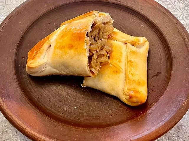 Empanadas de pequenes (de cebolla)