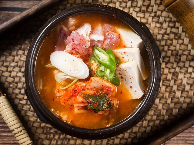 Kimchi jjigae
