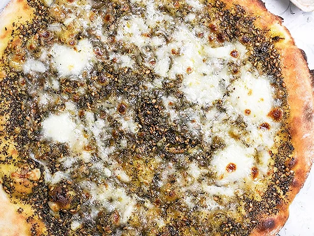Manousheh zaatar y queso
