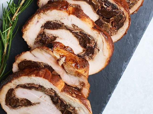Pechuga de pavo rellena con ciruelas