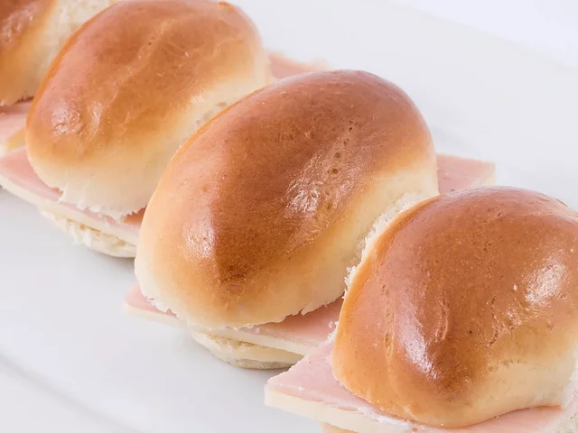 Pebete de jamón y queso
