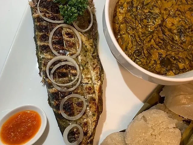 Pescado nganda con kwanga