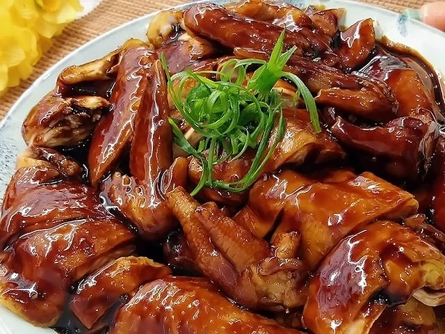 Pollo en salsa de soya cantonés