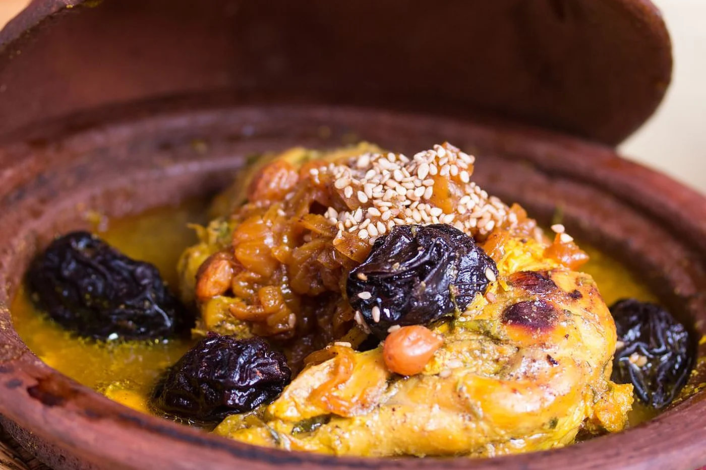 Tajín de pollo con ciruelas