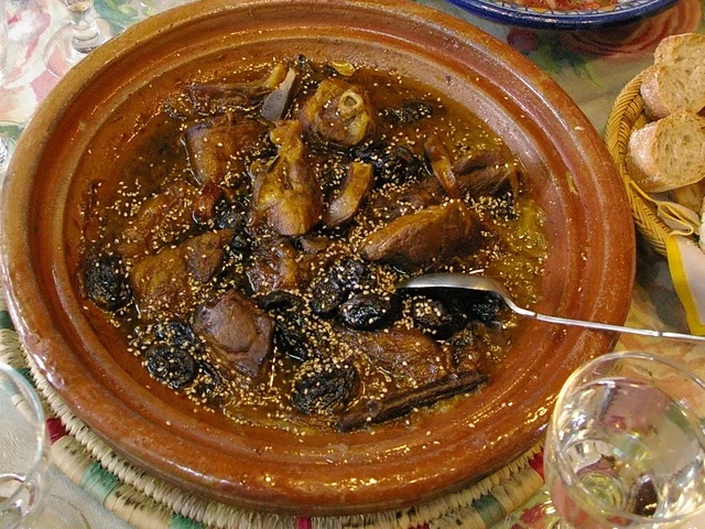 Tajín de cordero con ciruelas