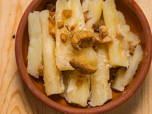 Yuca con mojo