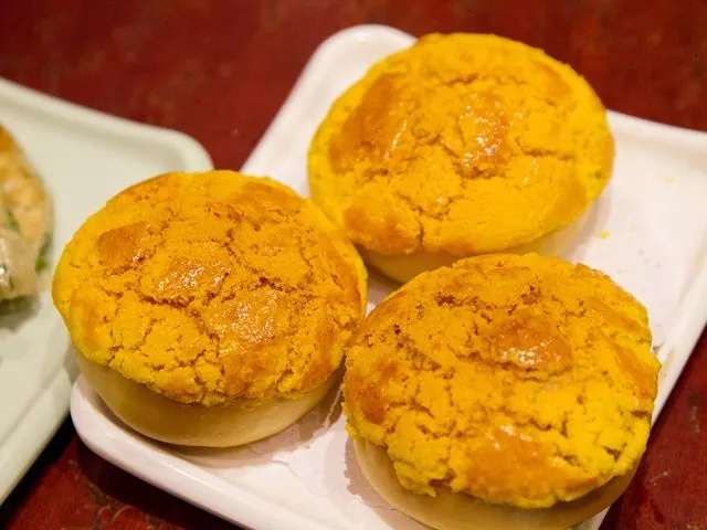 Pineapple bun (bolo bao)