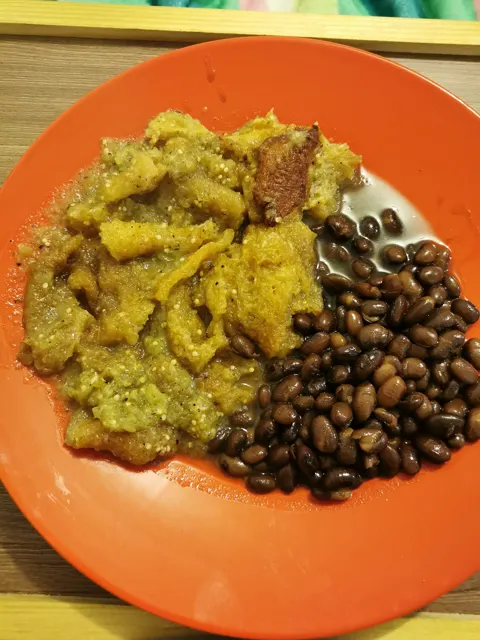 Chicharrón en salsa verde