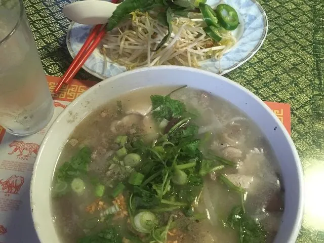 Khao piak sen
