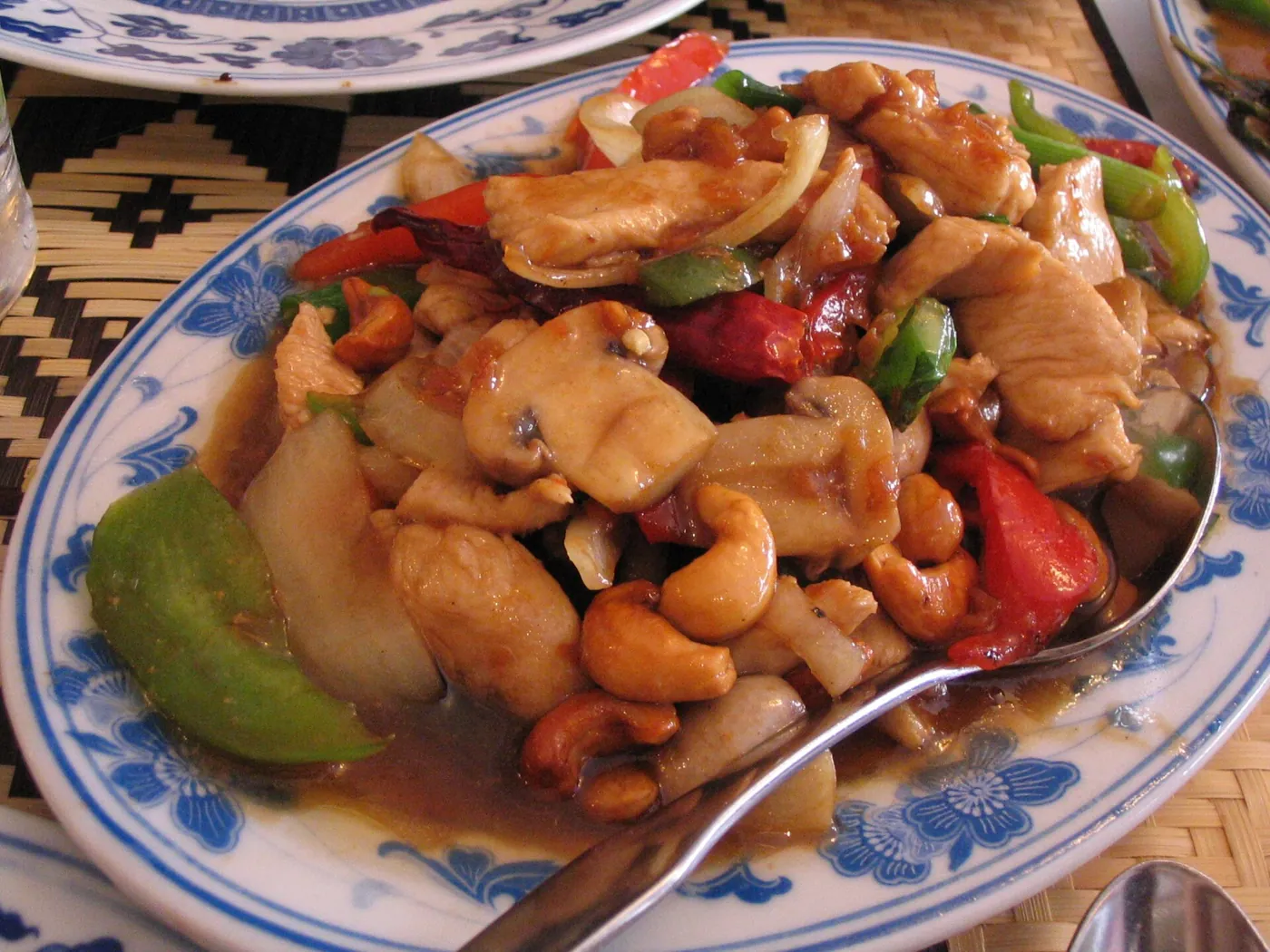 Pollo con anacardos