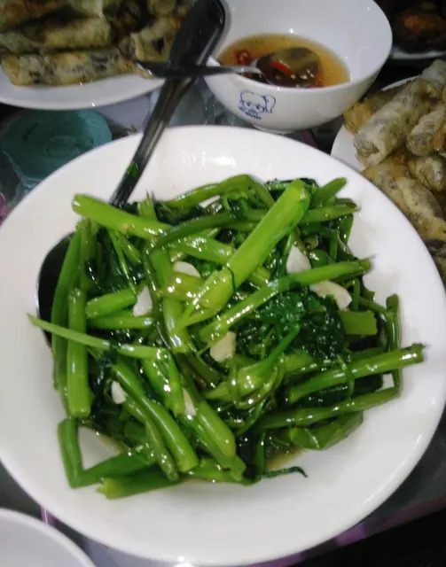 Rau muống xào tỏi