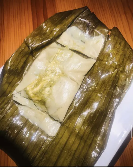Tamales de pollo con salsa verde