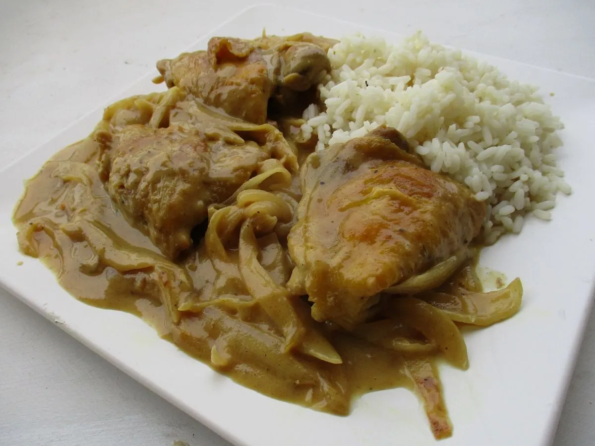 Yassa de pollo